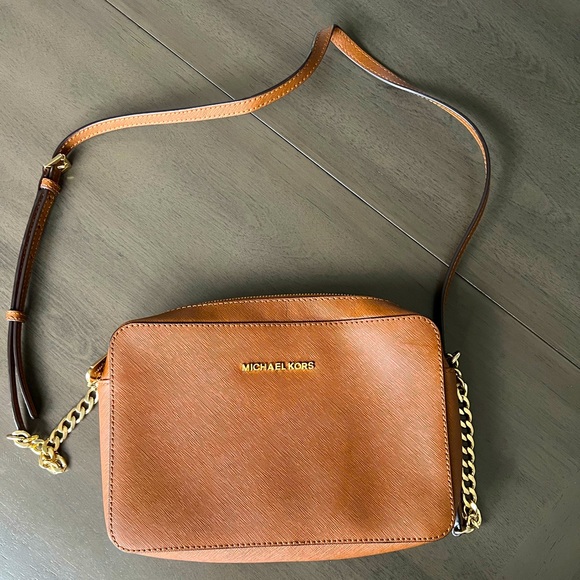 Handbags - Michael Kors Ginny Cross body shoulder bag Like New!